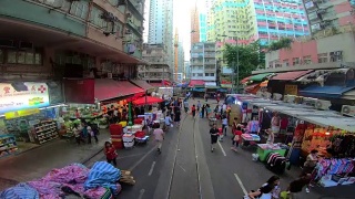 从有轨电车拍摄香港城市街道。视频素材模板下载