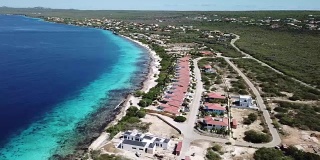别墅海滩海岸博内尔岛加勒比海上无人机俯视图4K超高清视频