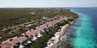 别墅海滩海岸博内尔岛加勒比海上无人机俯视图4K超高清视频