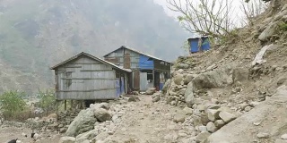 马纳斯鲁环行路上的尼泊尔村庄。