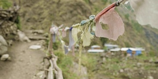 尼泊尔山区之间的一个村庄。Manaslu电路长途跋涉。