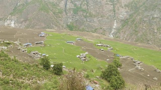 尼泊尔的高山村Prok。马纳斯卢电路徒步区。视频素材模板下载