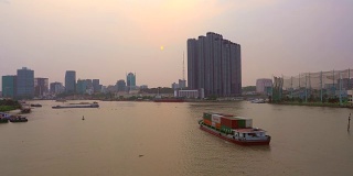 4k电影胡志明天际线和西贡河的灰尘，胡志明市，越南