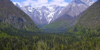 飞越高山峡谷