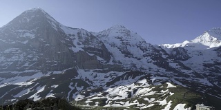 在瑞士Lauterbrunnen的Kleine Scheidegg Jungfrau山区的清晨淘金