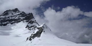 淘金-冰冻山顶的瑞士少女山