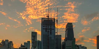4k time - apse Movie Sunrise移动云与建筑工地，新加坡