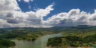 美丽的自然-湖，自然和土块-湖罗夫尼在塞尔维亚- 4K延时