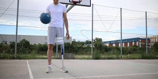 截肢运动员打篮球