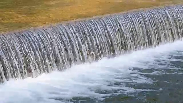 小水坝，水流湍急，4K。