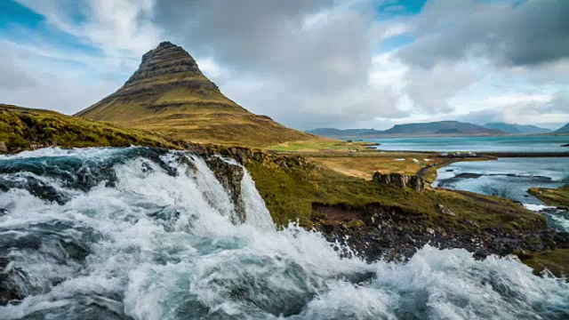 冰岛的Kirkjufell山和Kirkjufellfoss - Snaefellsnes半岛